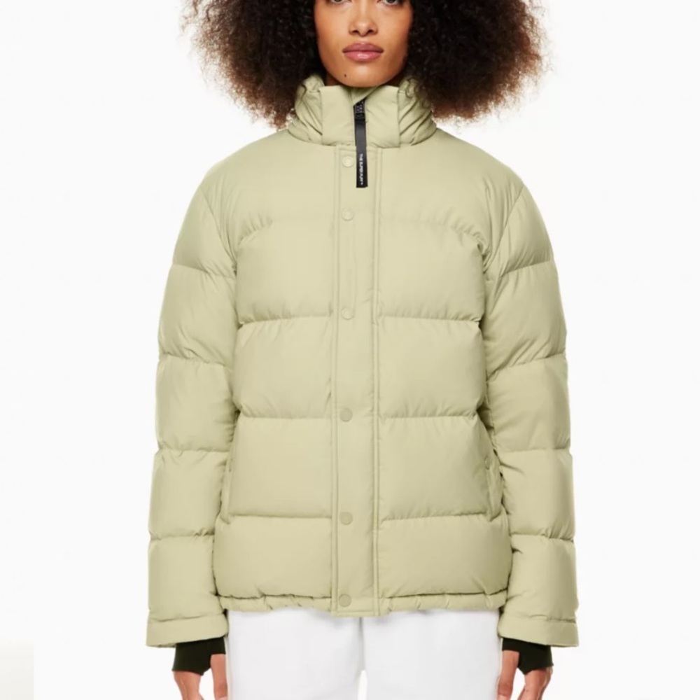 aritzia tna tea green superpuff size m💚
